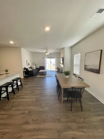 Beautiful new home with lake view near hiking trails