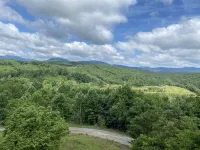 Hillside Haven - Amazing views with a hot tub!