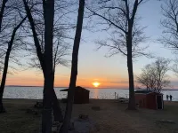 Six Bedroom Lakefront Home on Houghton Lake Hotels in Markey Township