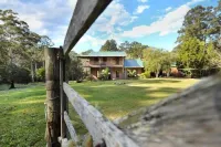 PERFECT FOR LARGE FAMILIES CLOSE TO BEACH AND SHOPS, ACREAGE & GAMES ROOMS