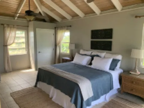 Breezy Hilltop, Hart Bay View, only minutes from town Hotels in 