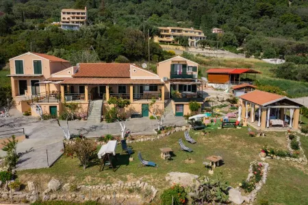 Rainbow apartment A,Pelekas beach,40 meters from the sea