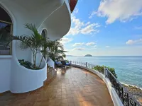 Beach Front, Amazing, Private Home