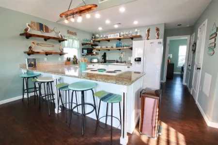 Palm Breeze Canal Home with Kayaks & Bicycles - Sleeps 6 STR25-000199