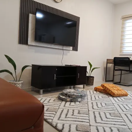 Stay at Diez R1, Queen Bed and Private Kitchen