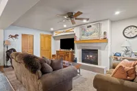 Downtown Western Oasis - Walking Distance To Everything! OLD TOWN RESIDENCES!! Hotels in Routt County