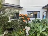 The Palms on Bermuda:A tropical Oasis 100m to the Harbour’s edge. 원 트리 포인트 호텔