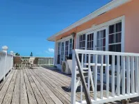 3Bed 3Bath Centrally Located Villa w/Pool & Deck 5 mins from Beach & Stores