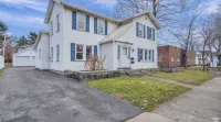 Cozy home with office walking distance to beach