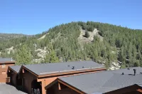 Cozy, spacious house with LAKE VIEW from ALL rooms