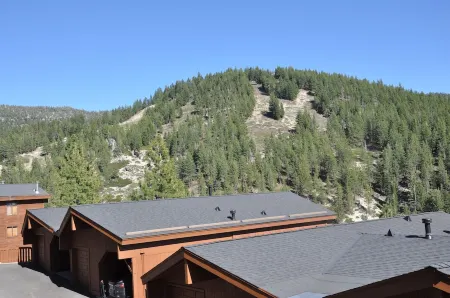 Cozy, spacious house with LAKE VIEW from ALL rooms Отели рядом с достопримечательностью «Sand Harbor Beach»