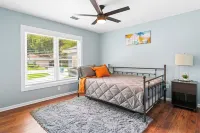 NEW IMMACULATE and quiet 4br Retreat between SAV DownTown & Tybee Island