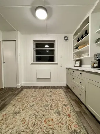 Charming 2 Bedroom Q Cove Cabin - Spectacular Ocean views & Pet Friendly!