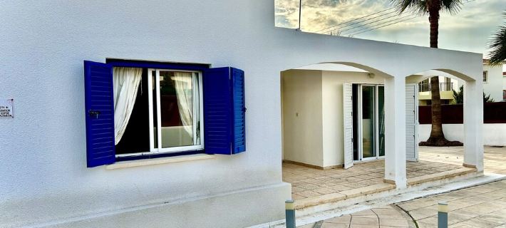 Amazing 3 bedroom Bungalow in the heart of Coral Bay close to centre and beach Hotels in Peyia