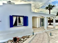 Amazing 3 bedroom Bungalow in the heart of Coral Bay close to centre and beach - Kitchen