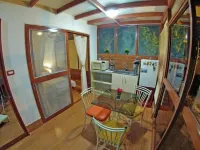 Casita bungalow c/agua caliente- naturaleza a 5 minutos de la Plaza!
