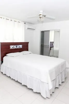 Family friendly Secluded Beach House Hotels in Freeport