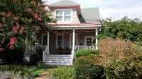 Fantastic Spacious Eastport Home Easy Walk to Everything & Parking for 6 Cars!