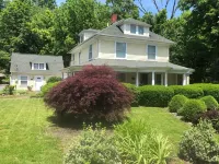 Beautiful Victorian built in 1912 “The Brookside Manor” in Berkeley Springs WV Hotels near Berkeley Springs State Park