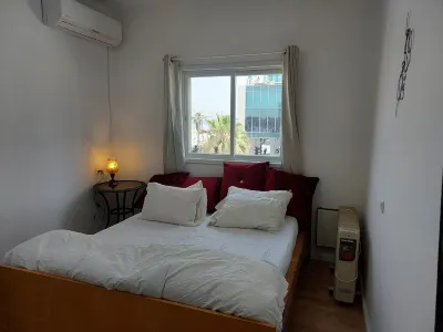 Aparthotel banana beach TLV promenade: surf, music, bars. Near Royal Beach hotel  호텔