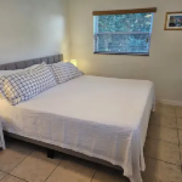 Beautiful Villa! On Wildlife Area, Natural Privacy! Close to Everything. Welcome