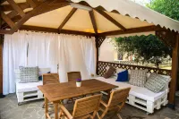 oasis of relaxation not far from the sea, parking in the inner courtyard. - 2 stelle