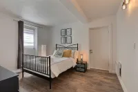 Love nest 1 river from the castle! Free parking! Refurbished, Air conditioner