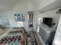 Zenful Avo-Cottage w/hot tub — 5 min from the beach & hiking!