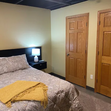 Lakeside Lodging @ The PlazaCozy 2 Bed- 2 Bath Nestled near the Lake Region