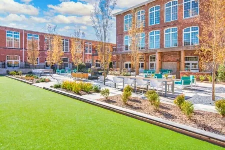 Luxury 1-bedroom apartment w/ pool Отели в г. Джадсон