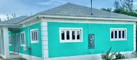 Charming 2-bedroom apartment with AC, WiFi in wonderful Nassau โรงแรมใน