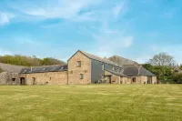 Unique luxury 3 bedroom barn with stunning rural views sleeps 6, near Padstow Hotels in Wadebridge