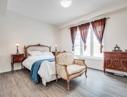 Luxury Georgian Bay gem, heated pool! Hot tub, close to trails & lake