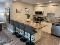 Relaxing 1 Bedroom Suite - 5 minutes from the beach!
