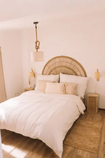 Boho Beach Villa - patio w/ bbq. 2 min to the beach, 15 to Lisbon