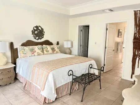 Beautiful Ocean Front Coral Gardens- Grace Bay Beach, 2 Bedroom, Sleeps 6