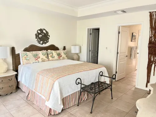 Beautiful Ocean Front Coral Gardens- Grace Bay Beach, 2 Bedroom, Sleeps 6