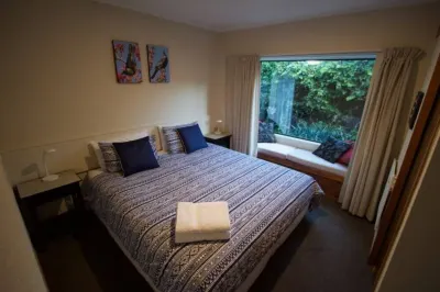 Waikuta Lakeside Lodge on Lake Rotorua Hotels in Ngongotaha
