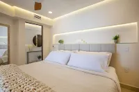 NEW 16th Floor Waterfront Oasis! Các khách sạn ở 