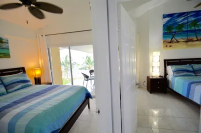 Gorgeous Ocean Views!! In the Center of 7 Mile Beach!! Walk to Most Everything!