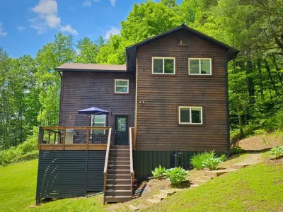 Cabin In The Stars - Hot Tub - Pet Friendly - Private - Minutes to RRG