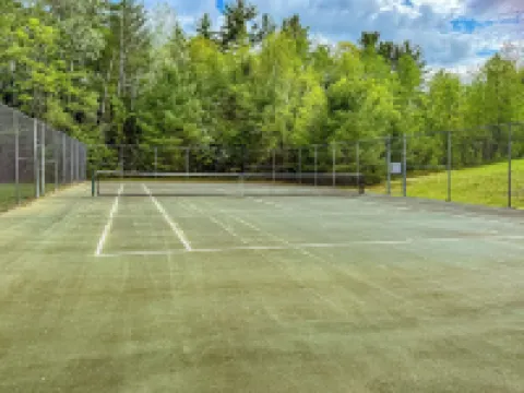 Riverfront Unit. Minutes to Storyland, N Conway and Hiking Trails.