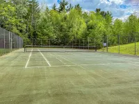 Riverfront Unit. Minutes to Storyland, N Conway and Hiking Trails.