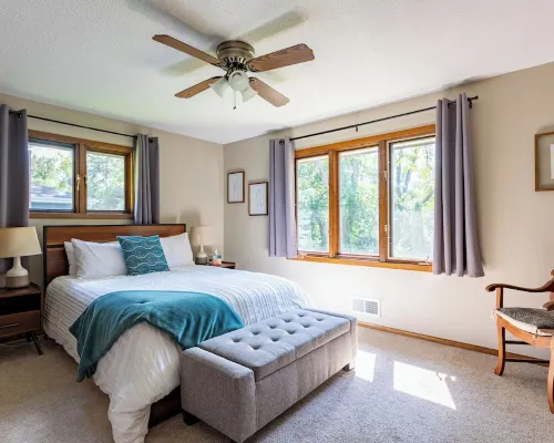 Soak, Relax & Gather - Spacious River Home - Hot Tub, Massage Chair & Kayaks Hotels in Fridley