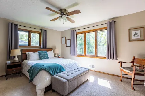 Soak, Relax & Gather - Spacious River Home - Hot Tub, Massage Chair & Kayaks