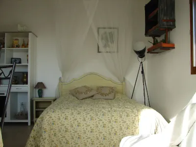 Callian - Enchanting view for this beautiful independent studio.