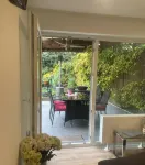 AusZeit guest apartment with terrace near the airport