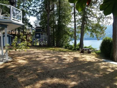 "The Guest House" on beautiful Sproat Lake! Hotels near Fossli Provincial Park