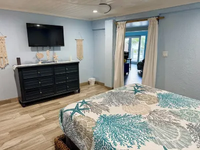 Cane Bay Area 2-bedroom gorgeous oceanfront condo @ SeaClusion  Condominiums 住宿飯店