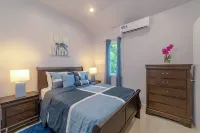 Modern, stylish, peaceful apartment with a great view! Hotels in 